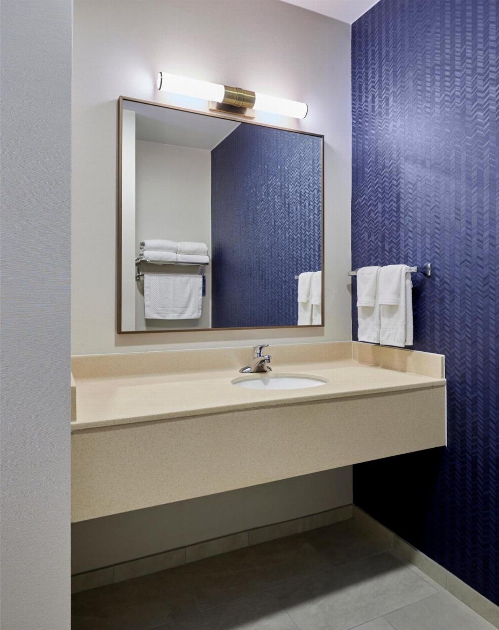 Fairfield Inn & Suites Burlington Main image